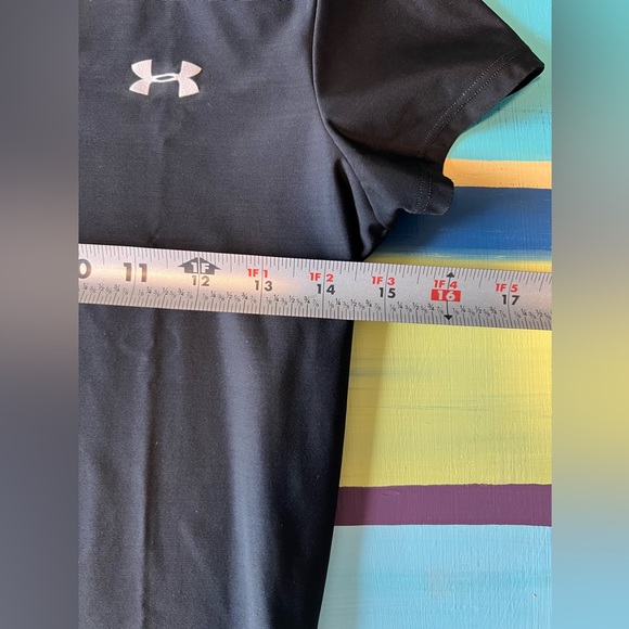 Under Armour Juniors Black
HeatGear Tech V Neck Short Sleeve Shirt NIB Top Lg - Picture 7 of 14
